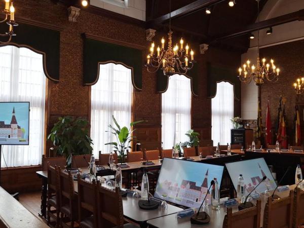 De raadzaal van het gemeentehuis