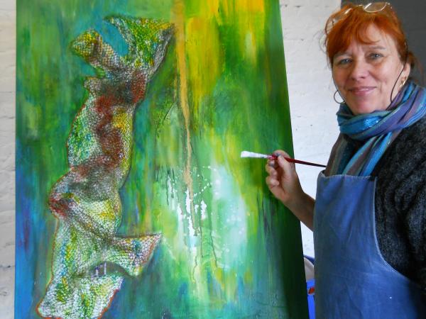 Groepstentoonstelling abstract, mixed media en spirituele schilderijen en keramiek © ria nys