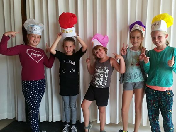 Tea, scones en cookies © Heyo Vakantiekampen