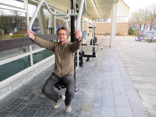 Sport je fit met de nieuwe outdoor fitnesstoestellen