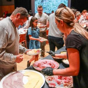 Schoten verwelkomt nieuwe inwoners met ontbijt (fotoreportage)